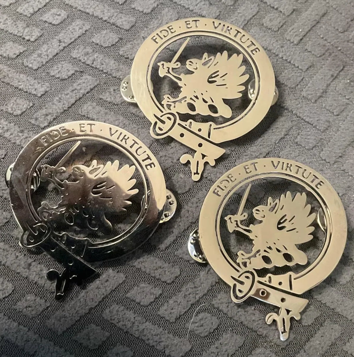 Laneeza® Premium Broches Logo Personnalisées